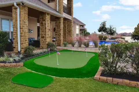 “How to Maintain a Perfect Home Putting Green Year-Round”