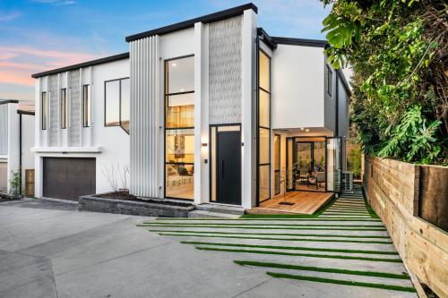 Luxury Living in Remuera: Exclusive Houses for Sale